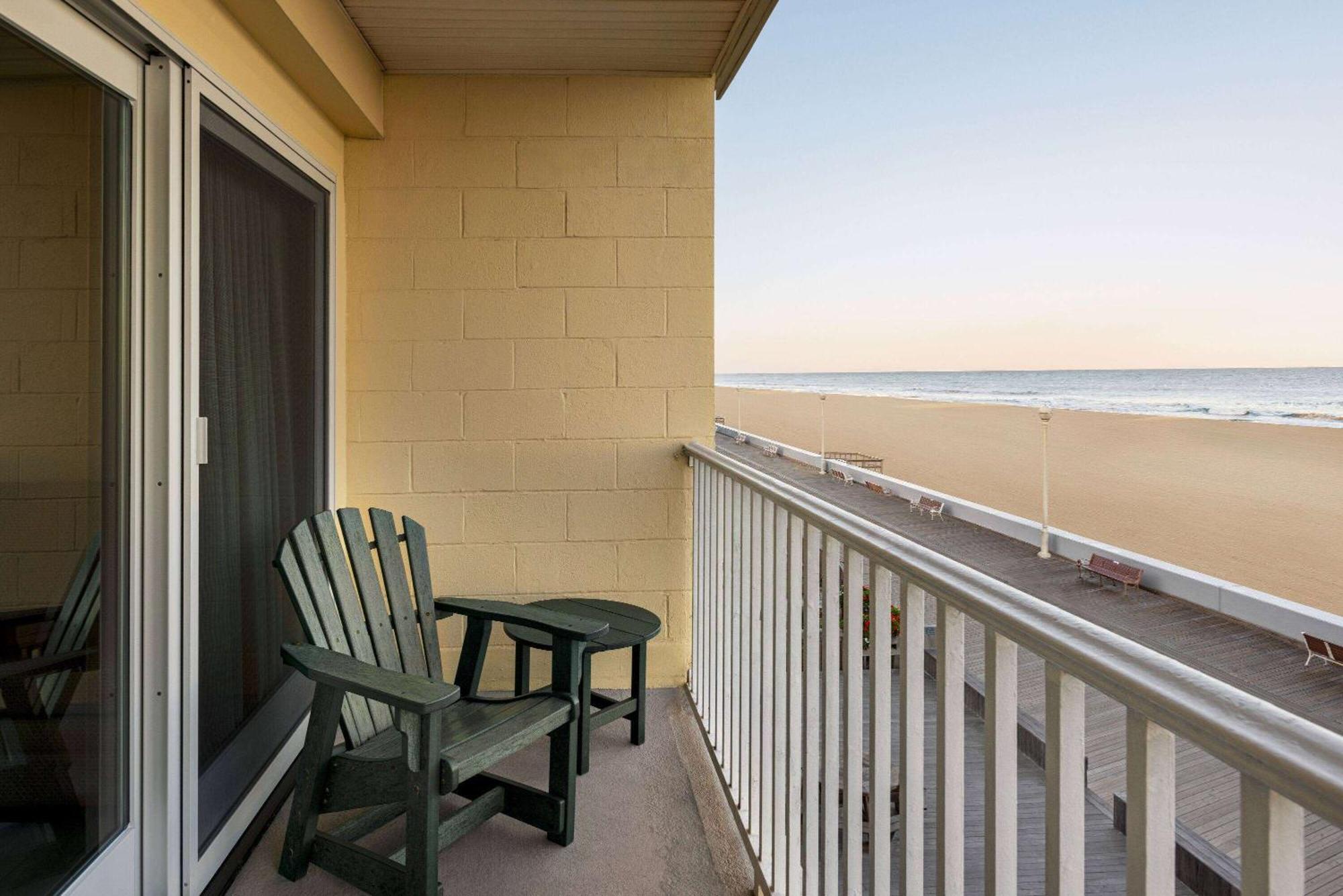 Howard Johnson By Wyndham Ocean City Oceanfront Exterior foto